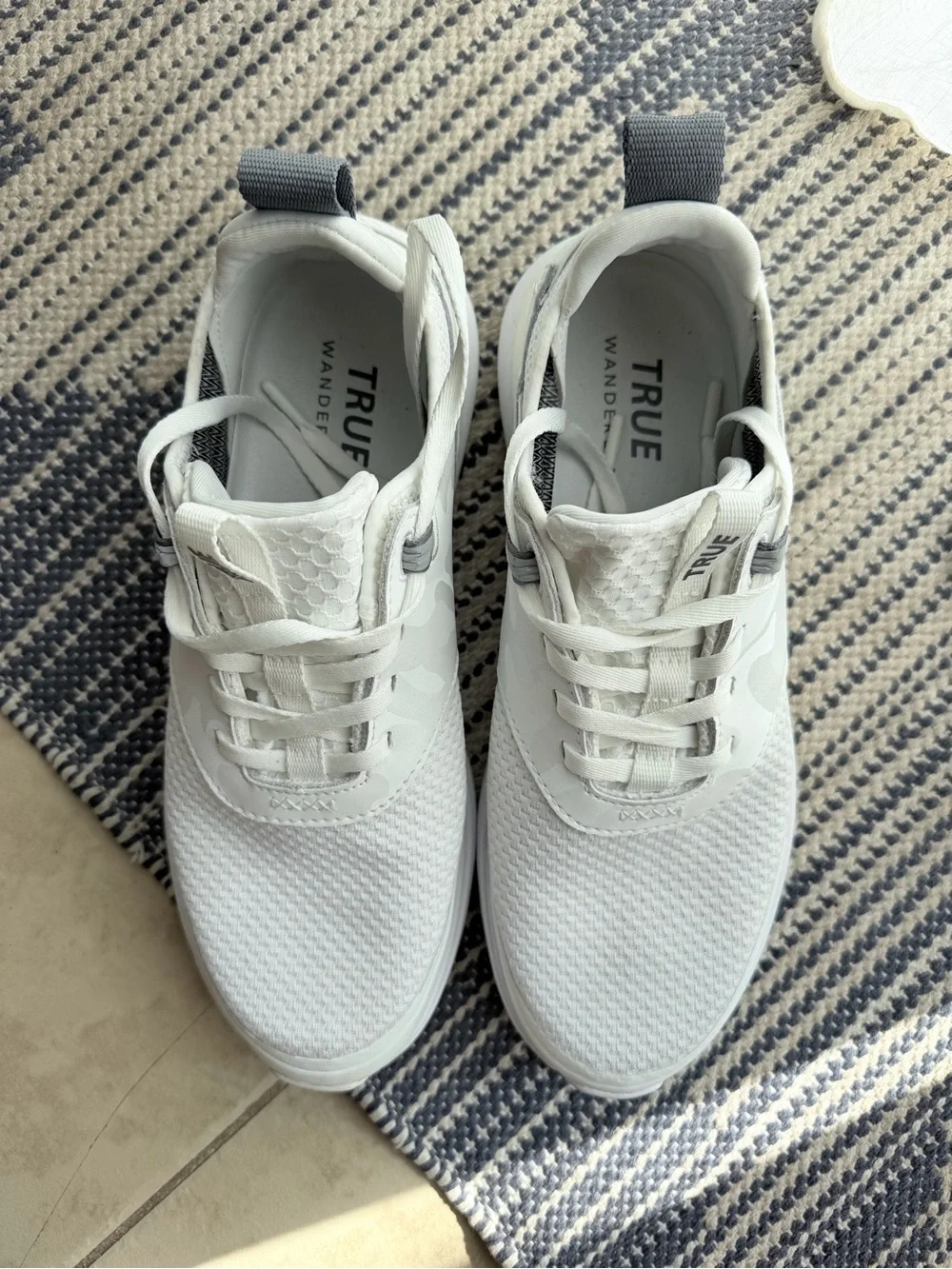 True Linkswear Lux Hybrid Spikeless Golf Shoes Hi Vis White Size 10.5 MINT
